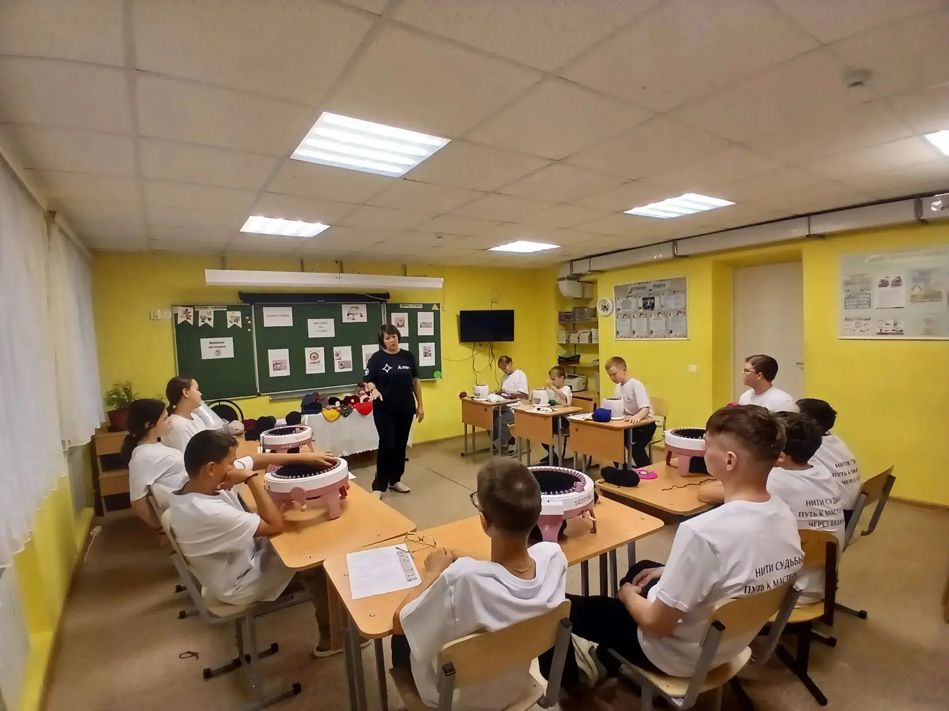 💥Ученики 6 класса освоили вязание на станке: подготовка к Абилимпиксу и Фестивалю возм...