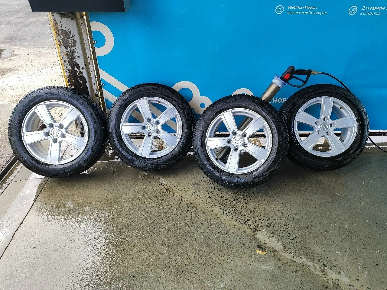 Продам комплект зимних колес 205-60-16 на литых дисках 5-114,3 16" ширина 7 вылет 45 цо...