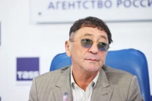 Рюмка водки на микросхеме: Григорий Лепс передоверил душевные терзания искусственному и...