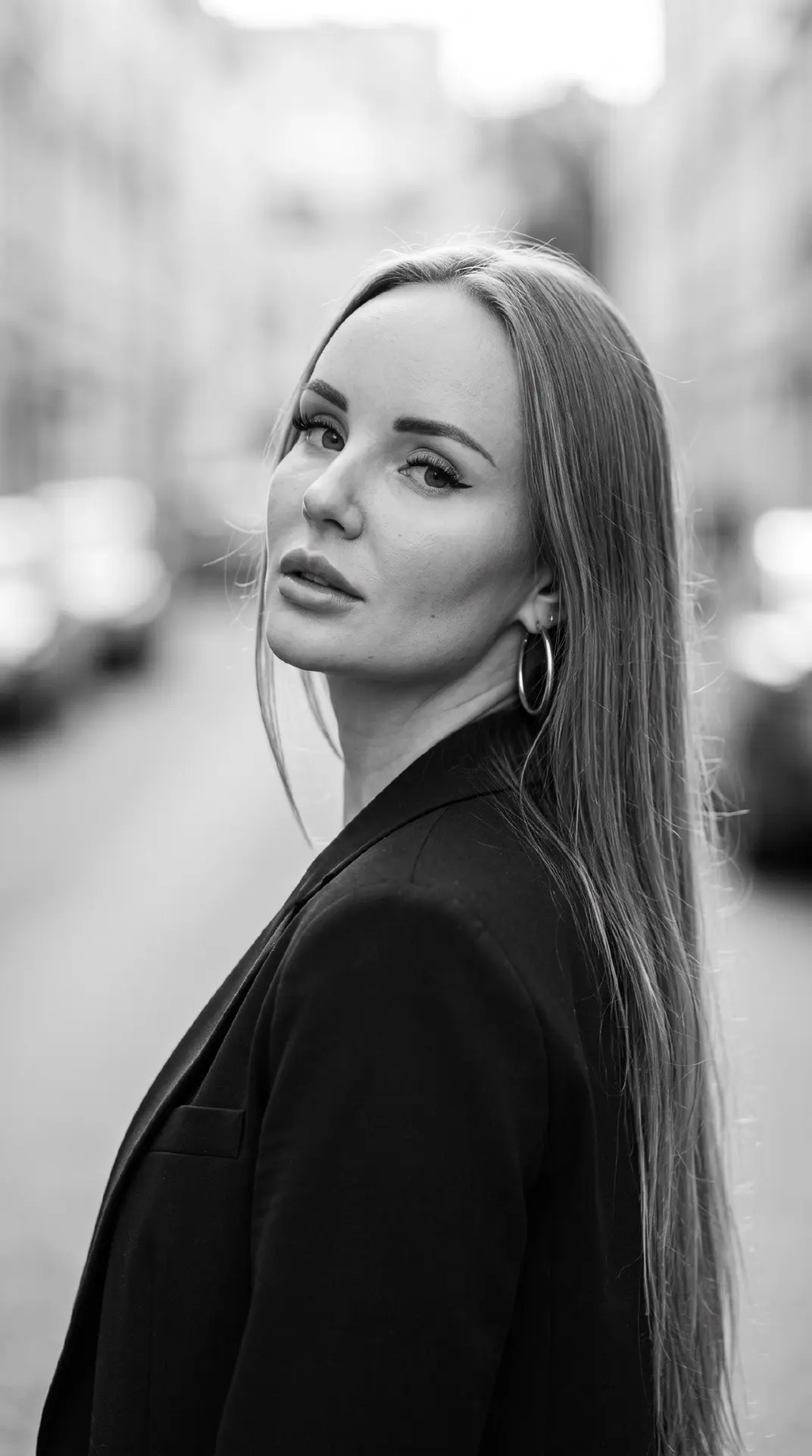 создай изображение,максимально сохрани мою внешность и черты лица  и такой такой стиль ...