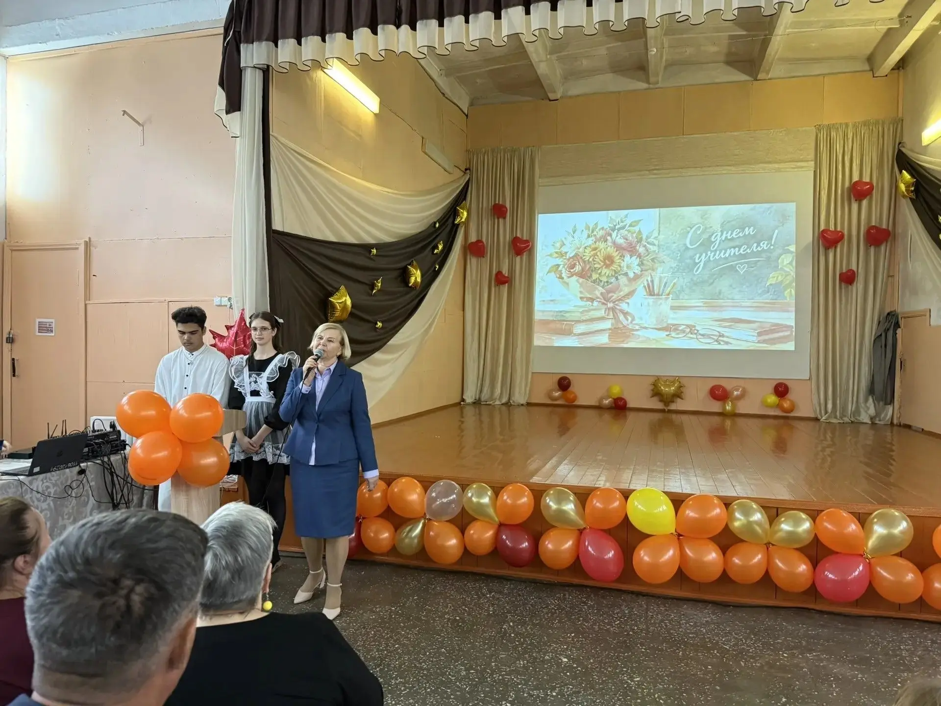 🎉 Сегодня, 5 октября, мы отмечаем День учителя! 🎉С самого утра по школьному радио зву...