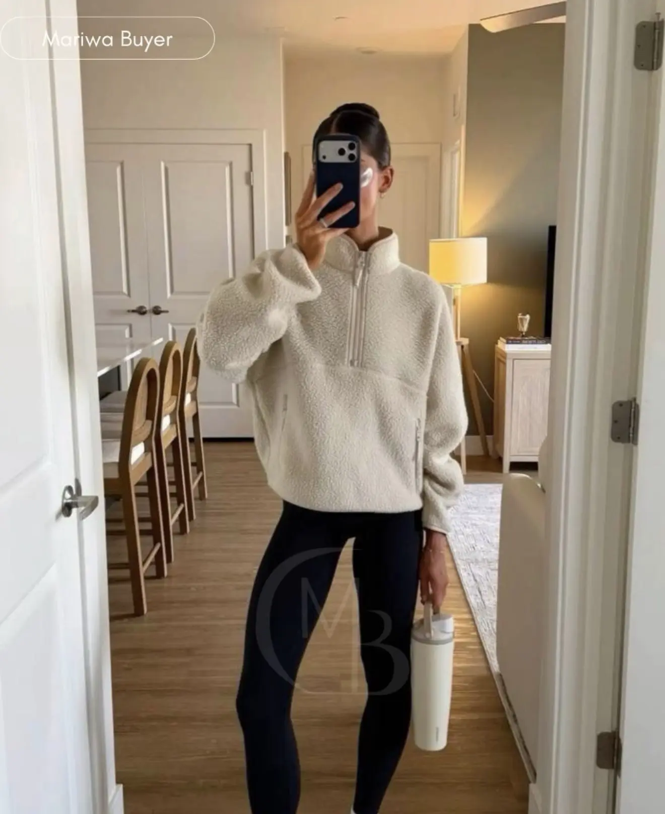 ￼ Новинка от ARITZIA идеальна на осень! Вот такие вещи я люблю особенно - накинул и пошёл