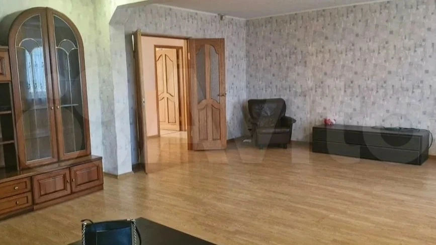 Продам 4-комнатную квартиру, 136 м², 8-й этаж в Донецке, Калининский район