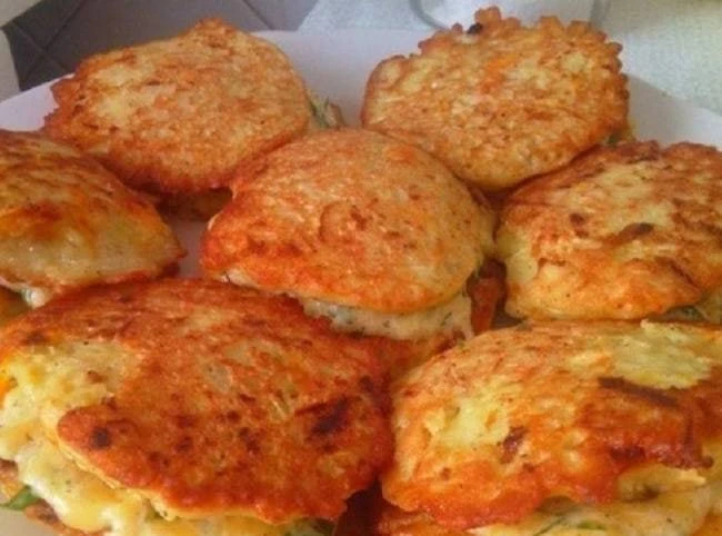 Кабачковые оладьи с чесноком и сыром