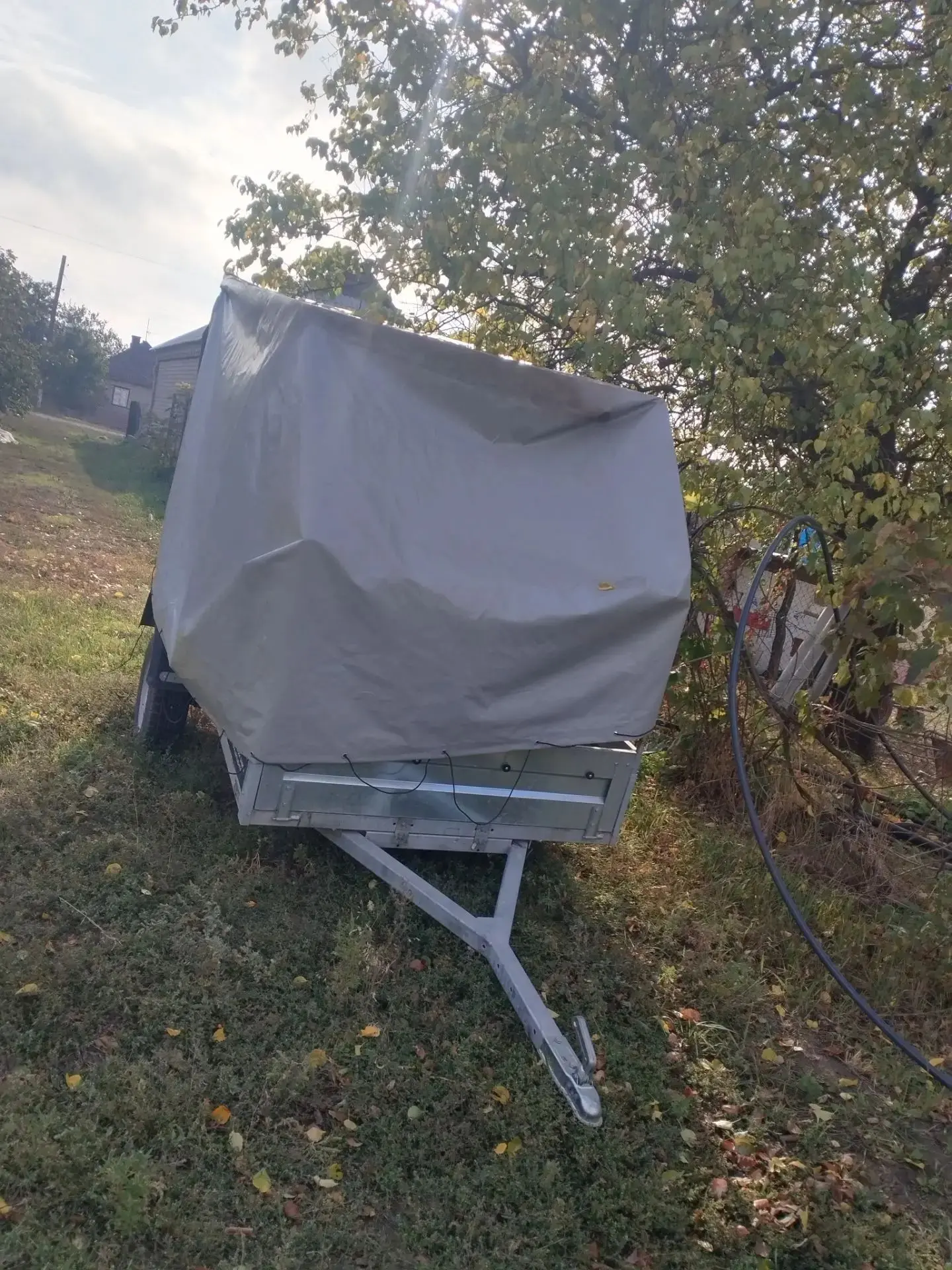 Прицеп состояние нового, комплектность полная,цена 90.Мах +79138580826