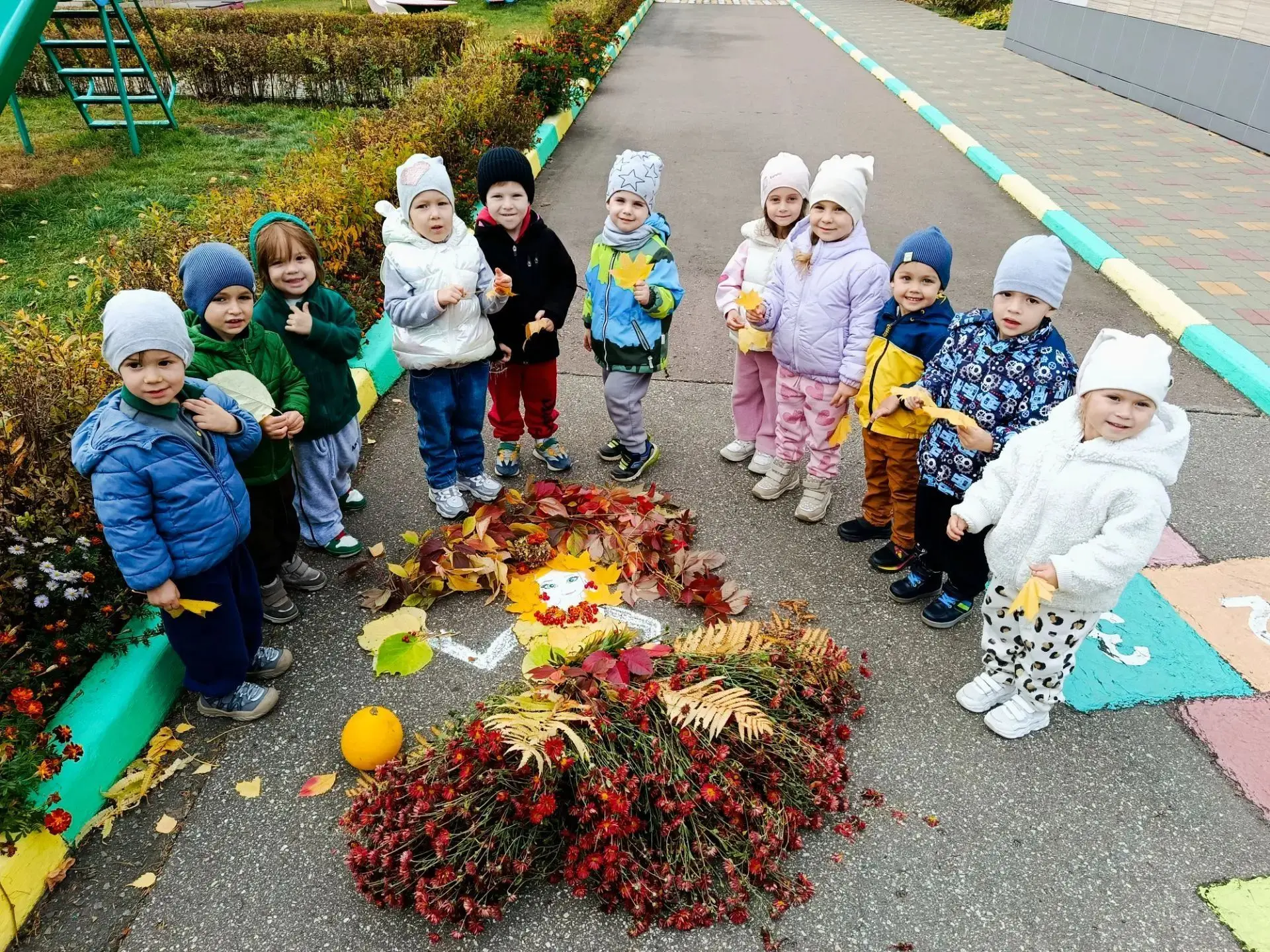 👑🍁 А завершают наш «Листопадный арт-фест» воспитанники группы № 10 со своей сказочной...