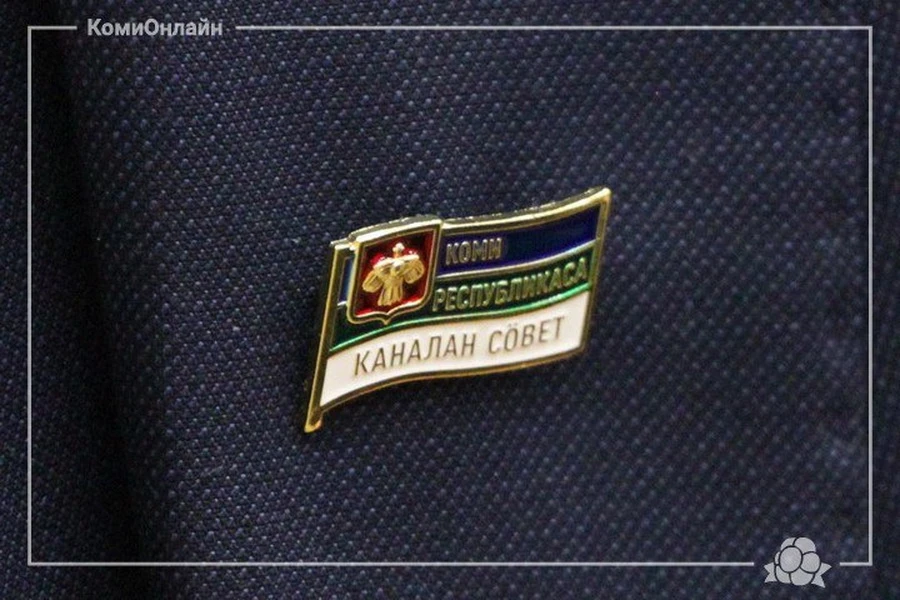 Директору вуктыльской школы передали вакантный мандат в Госсовете Коми