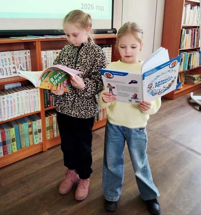 Пойманные за чтением в гурьевских библиотеках📚🤗