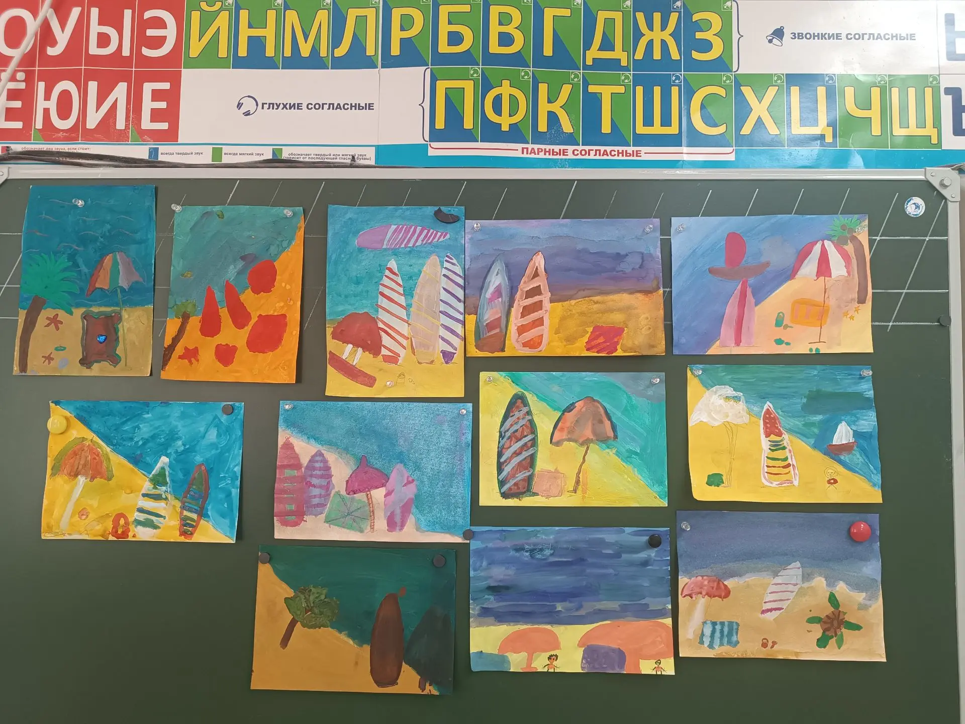 🎨 Осень пришла, а в 2‑В — всё ещё лето! 💛Юные художники продолжают ловить лето за его...