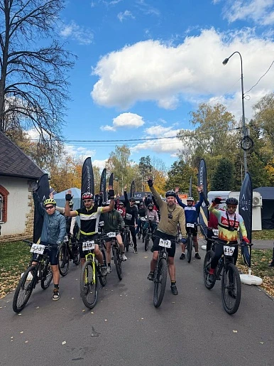 Более 300 человек вышли на старт фестиваля, где объединили дуатлон-кросс, трейл и велог...