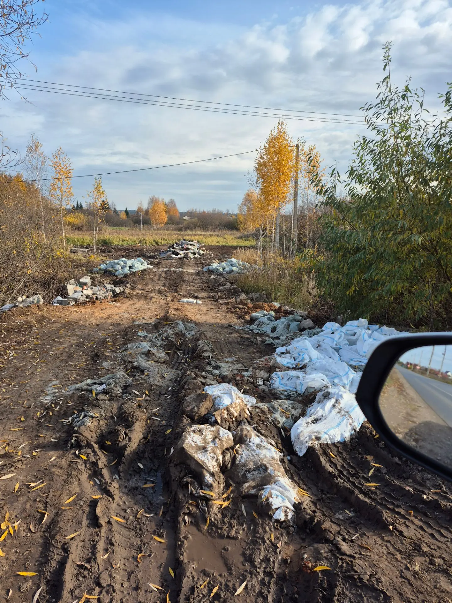 Здравствуйте  , вот такую  свалку обнаружили по маршруту 121 автобуса