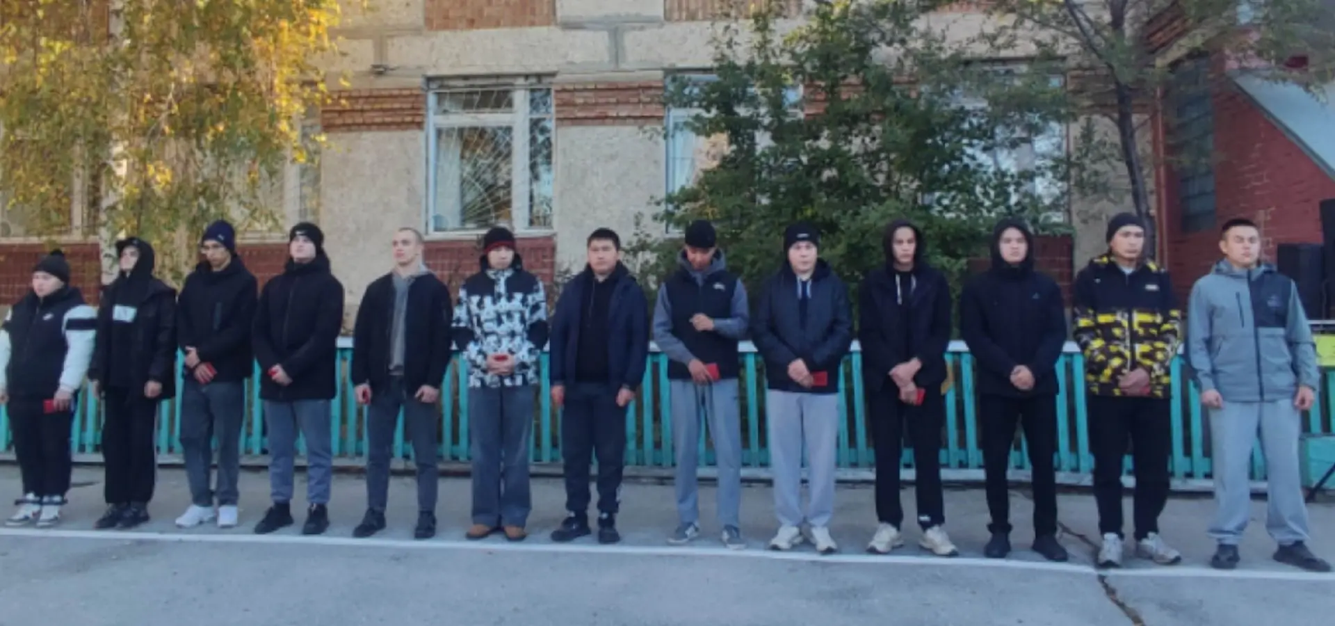 Бөгөн Баймаҡ хәрби комиссариатынан 13 егет әрме сафына оҙатылды. Был көҙгө саҡырылыштың...