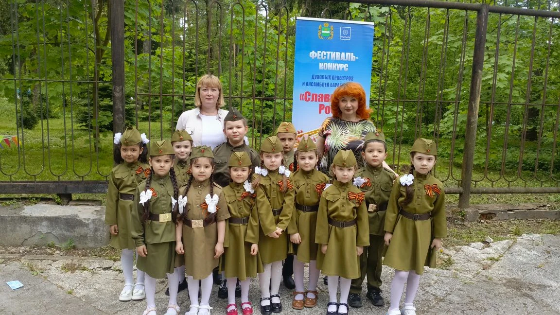 Сегодня в Городском парке (Старый город) проходит фестиваль духовых оркестров и ансамбл...