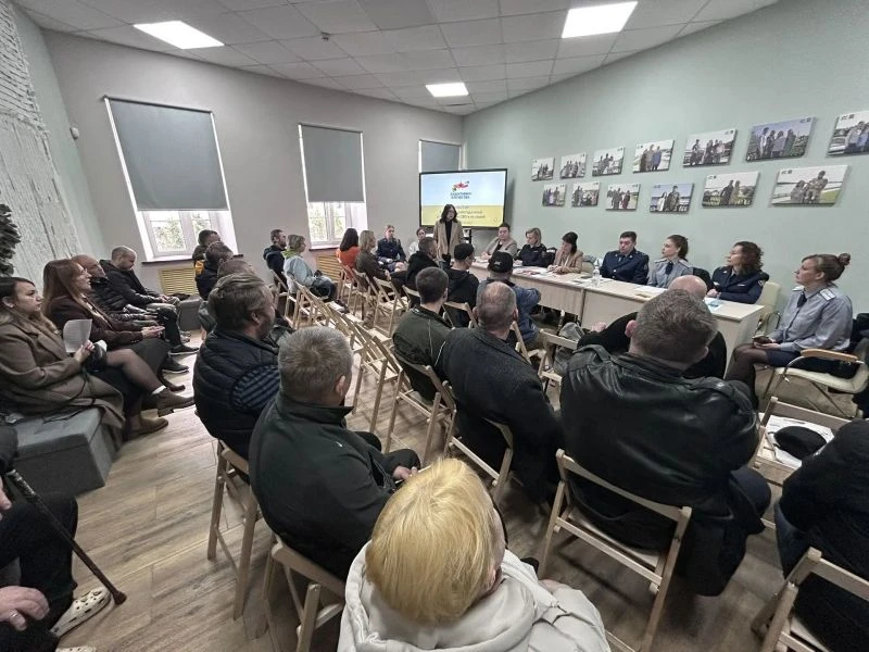 Полицейские приняли участие в "ярмарке вакансий" для участников специальной военной опе...