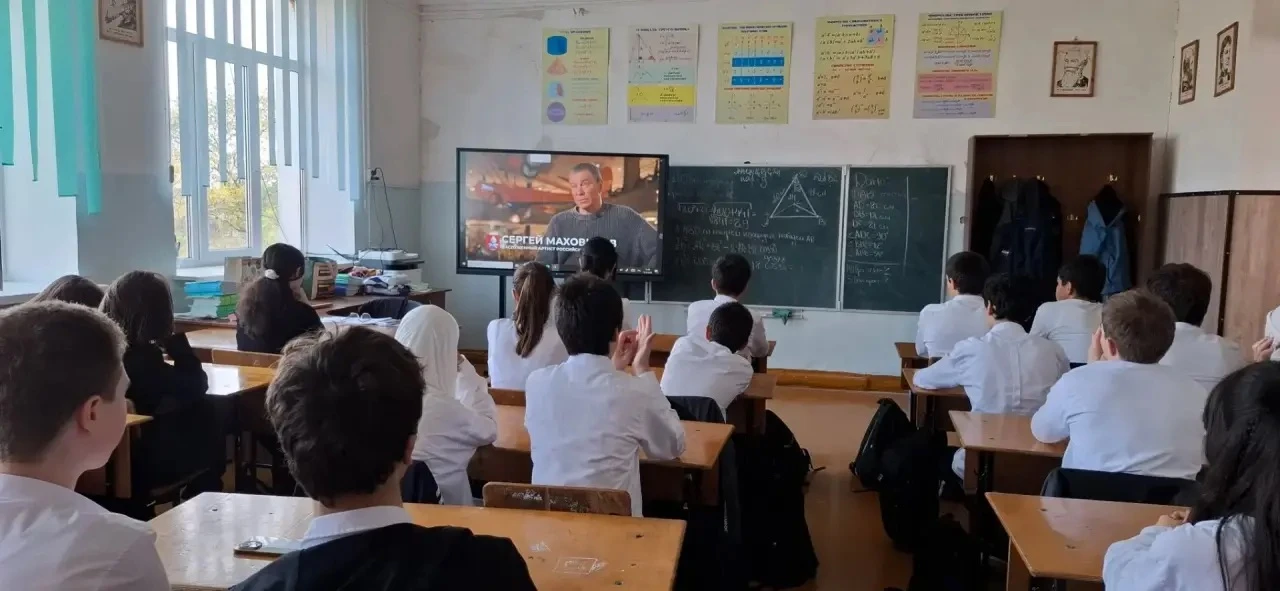 🎬 В нашей школе состоялся показ документального проекта «Герои нашего времени»!