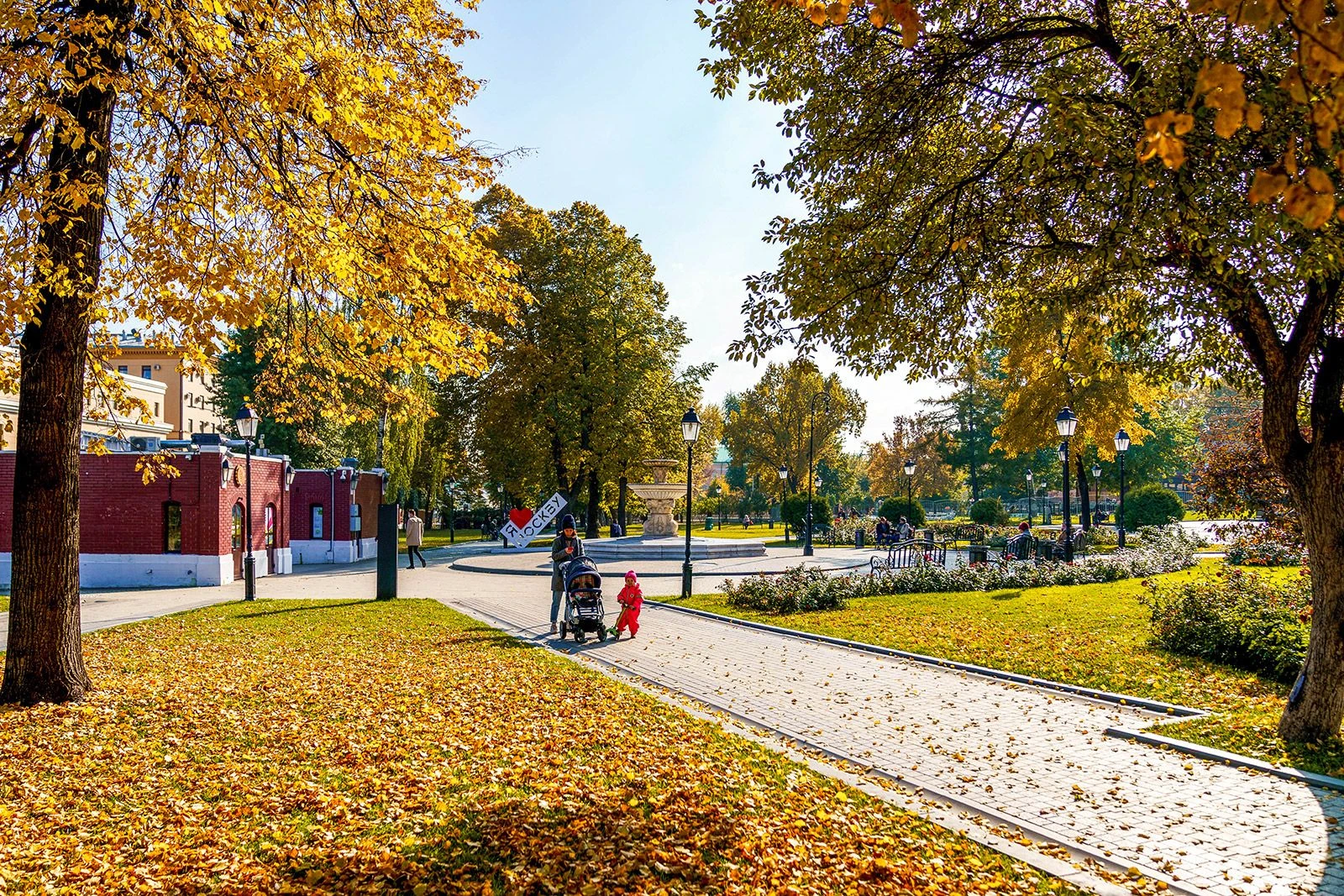 🍂 Планируете выходные? В московских парках пройдет множество мероприятий в субботу и в...