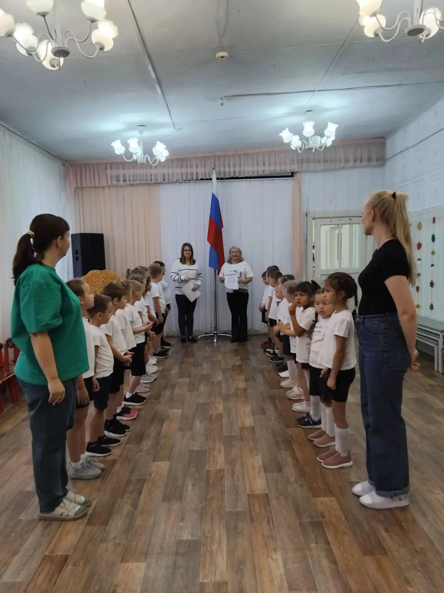 Понедельник начинается с флага! 🇷🇺