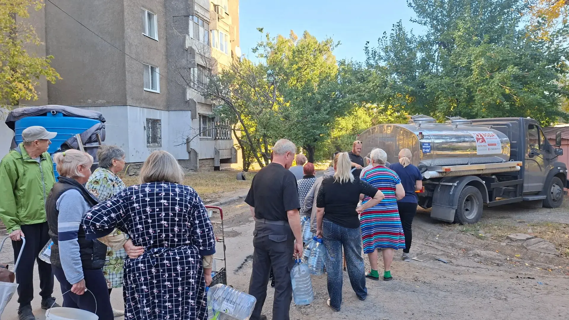 В связи с перебоями водоснабжения в Киевском внутригородском районе организован подвоз ...