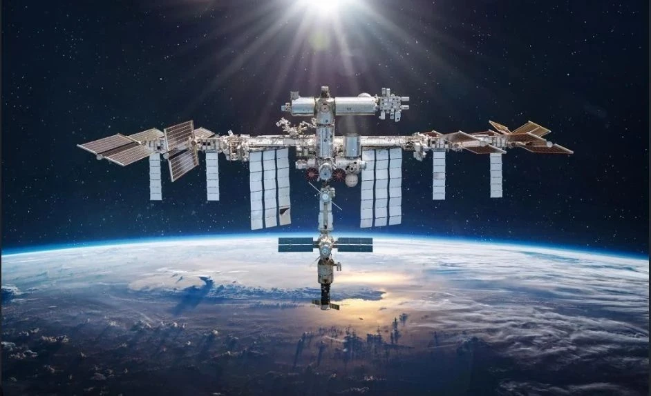 🚀 МКС движется со скоростью около 28 000 км/ч — это примерно 8 километров в секунду.
