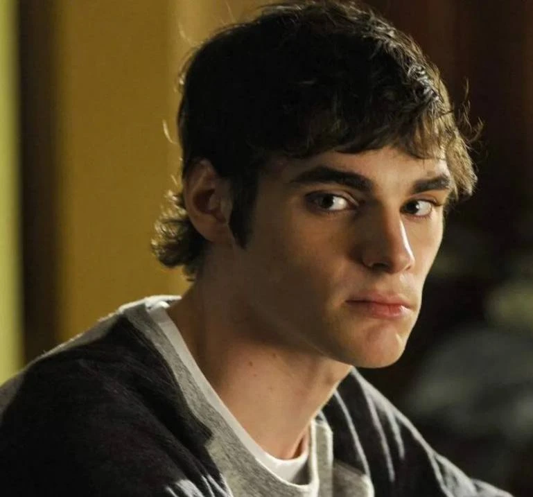 😭 Умер звезда сериала «Во все тяжкие» Ар Джей Митте. 34-летний актер покончил с собой,...