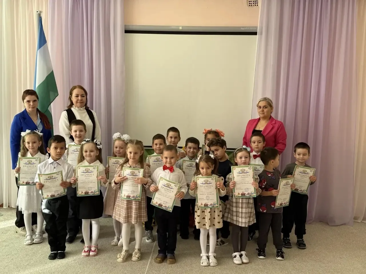 🎉 В нашем детском саду прошёл локальный этап конкурса чтецов « Начинается семья с папы...