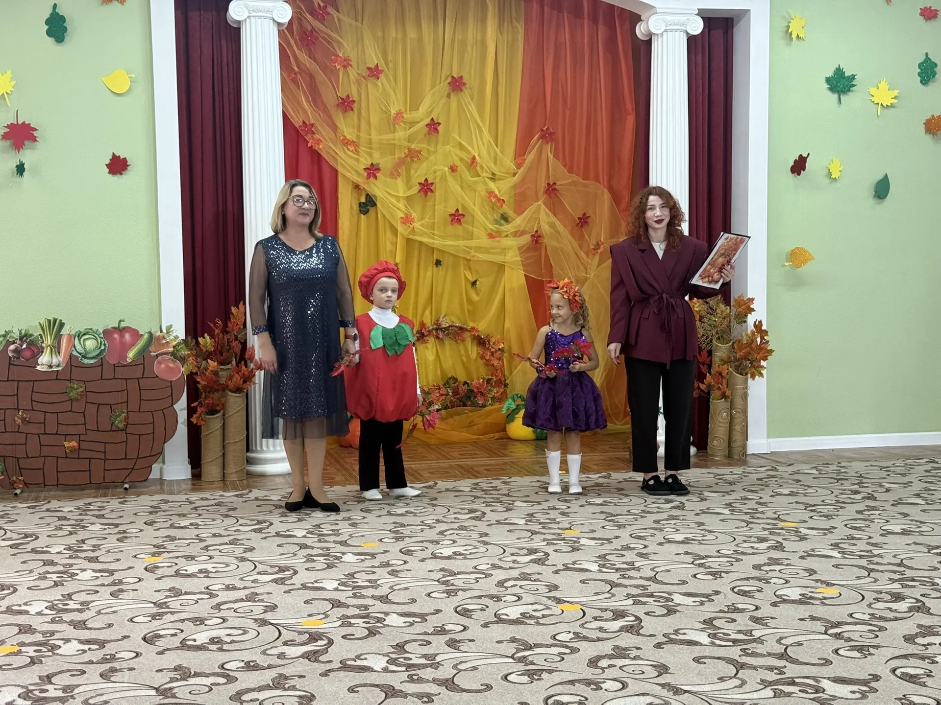 🍂 Осенний утренник в группе «Колобок»: волшебство листопада и добрые сказки! 🍂