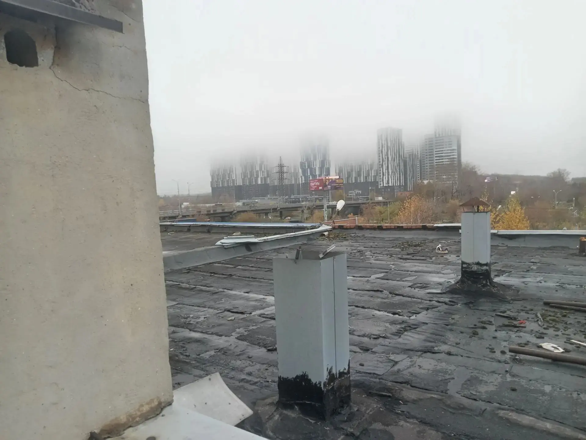 Туман с видом на каменые полатки
