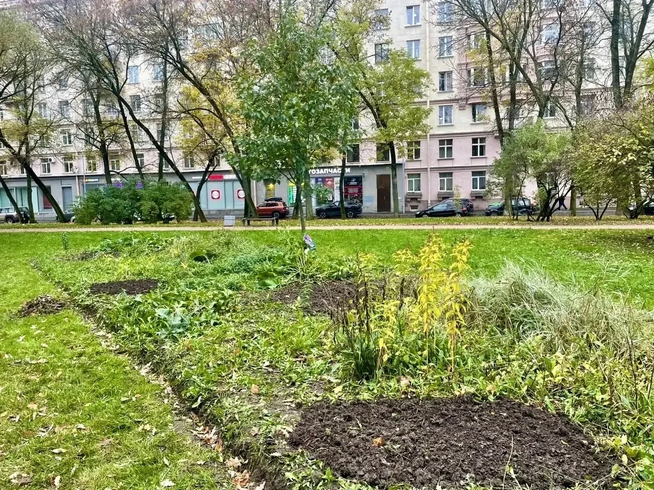 Цветочные декорации готовят к следующему сезону