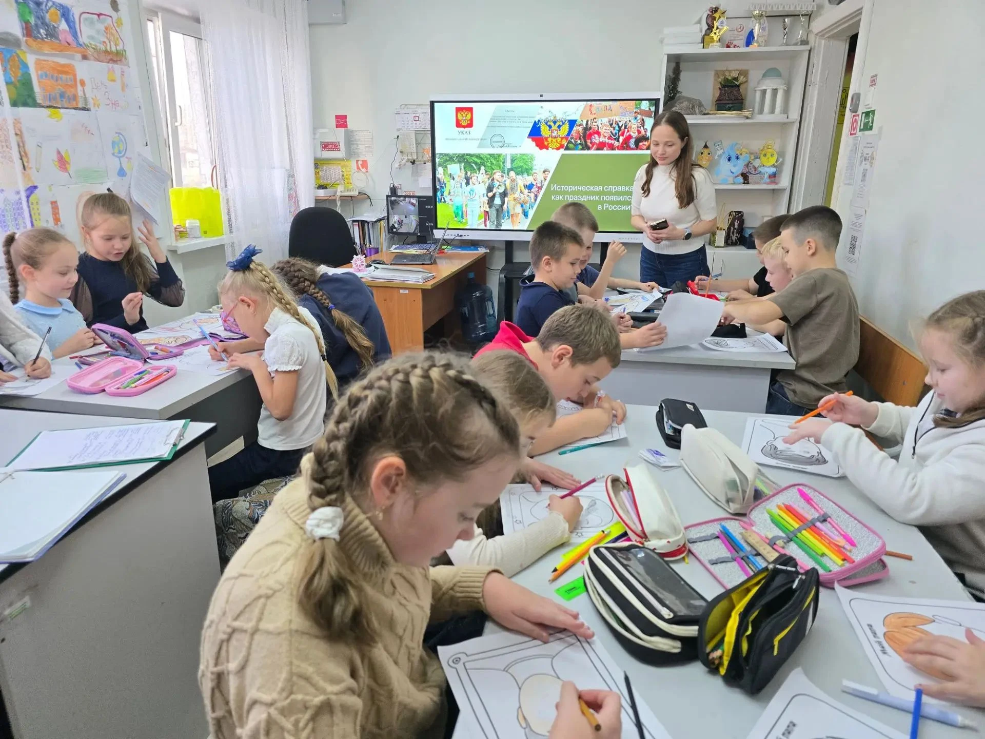 В детском клубе «Огонёк» прошло тёплое занятие, посвящённое Дню отца