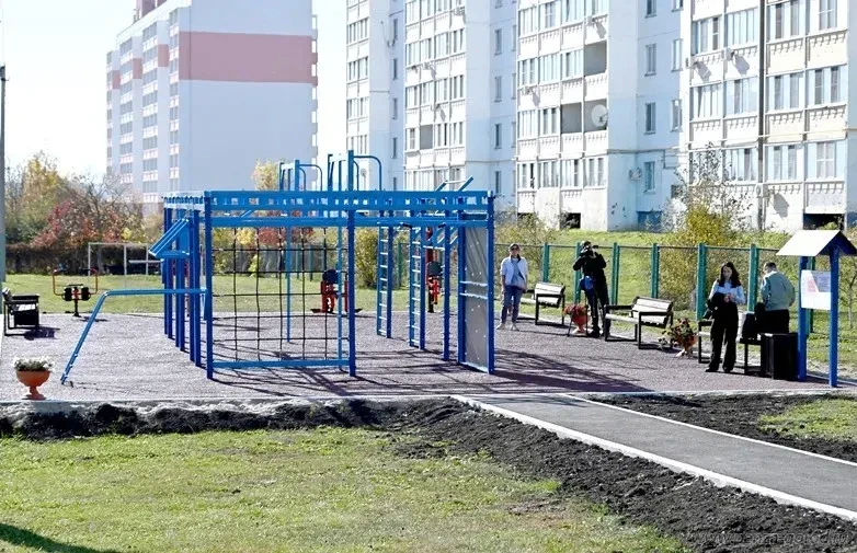 В микрорайоне Северная поляна открыли новую воркаут-площадку
