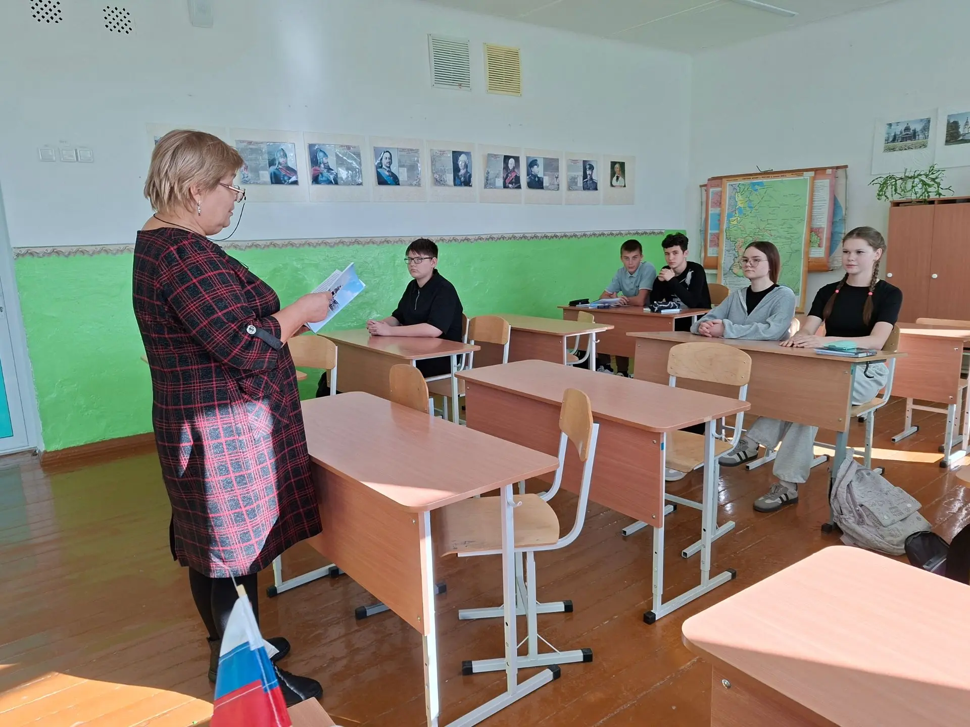 9 октября специалист сектора по обслуживанию детей Мехонской сельской библиотеки провёл...