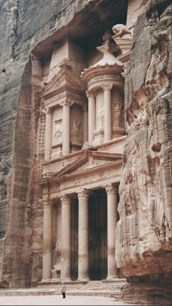 Храмы, высеченные в скалах