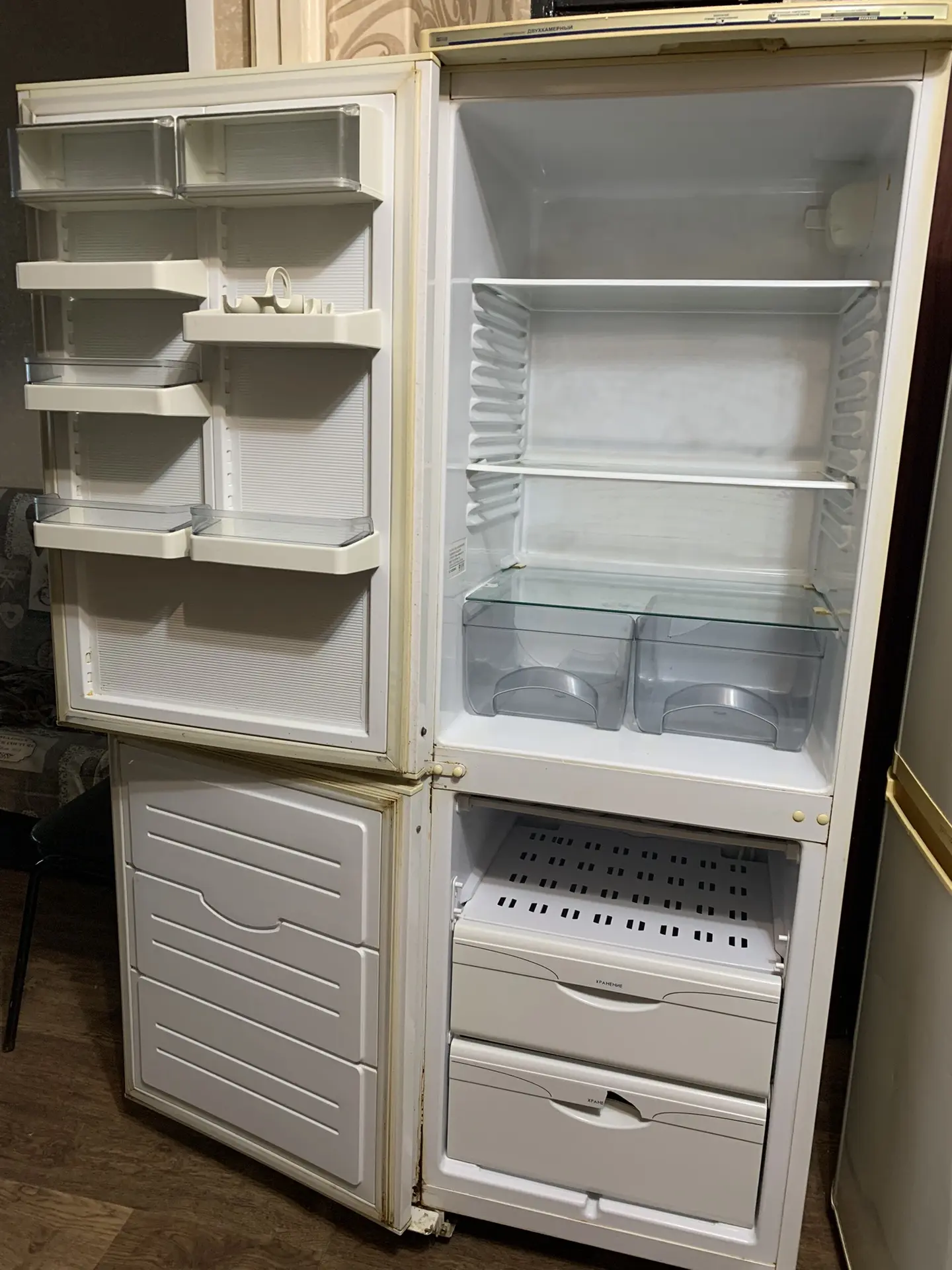 Продам холодильник 3000, самовывоз