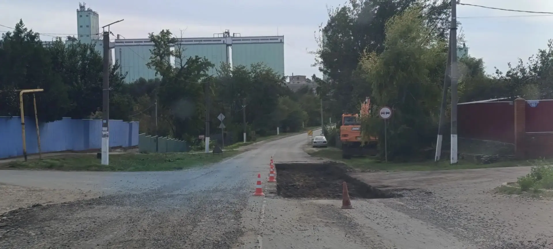 В посёлке Бейсуг начались работы по ремонту дорожного покрытия на улицах Ленина и Кочуб...