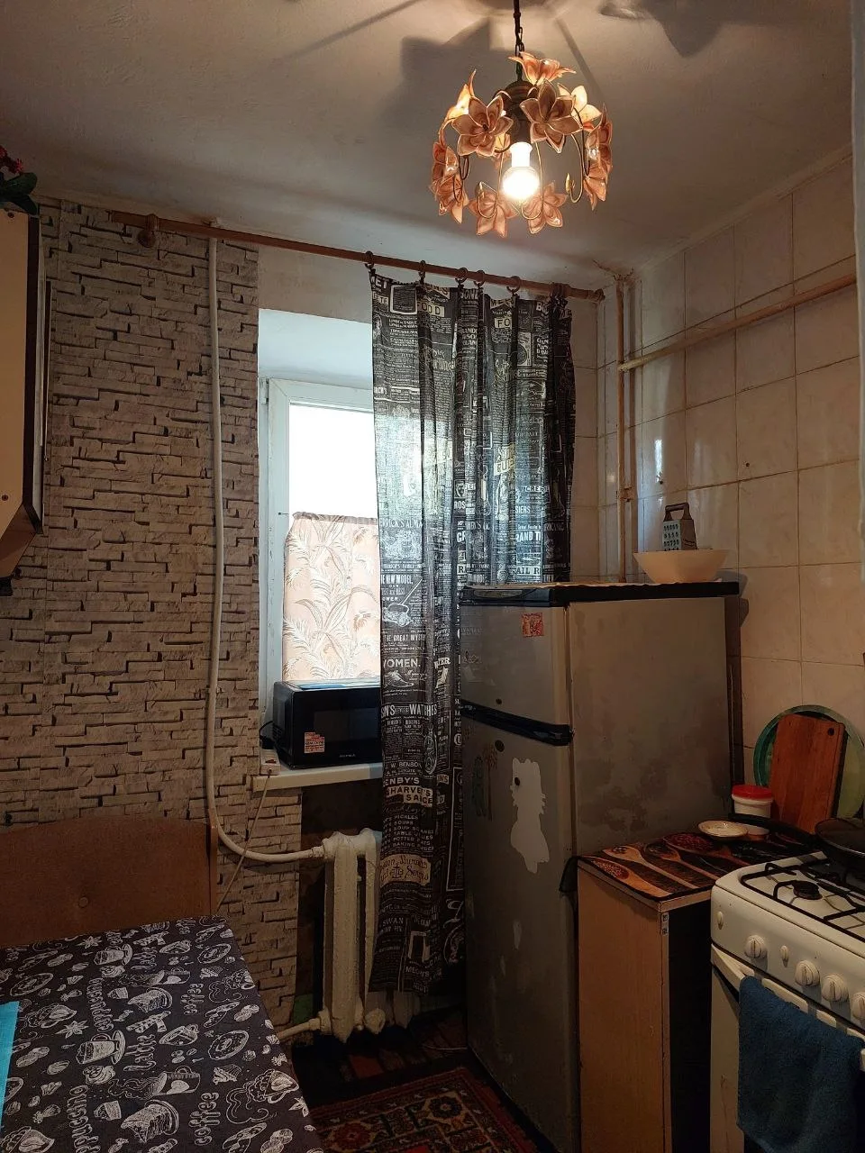 Продам 1 ком.кв- ру кв. Восточный 1/6 эт., не угловая, общая S-23 кв.м., м/п окна, балк...