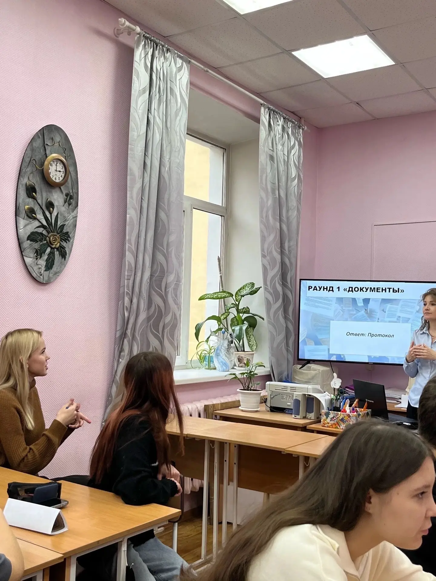 📚 2 октября — День документоведа!