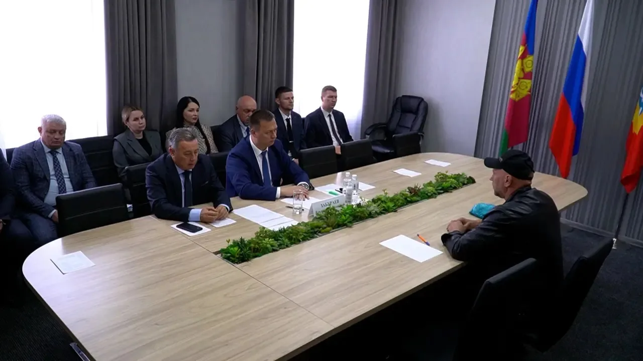 От соседских споров до благоустройства: глава района рассмотрел обращения жителей