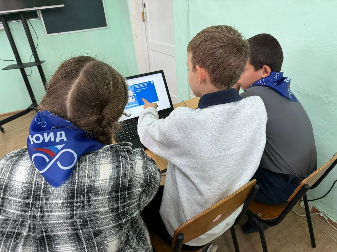 📸 Дудкинские школьники стали участниками олимпиады «Безопасные дороги»​