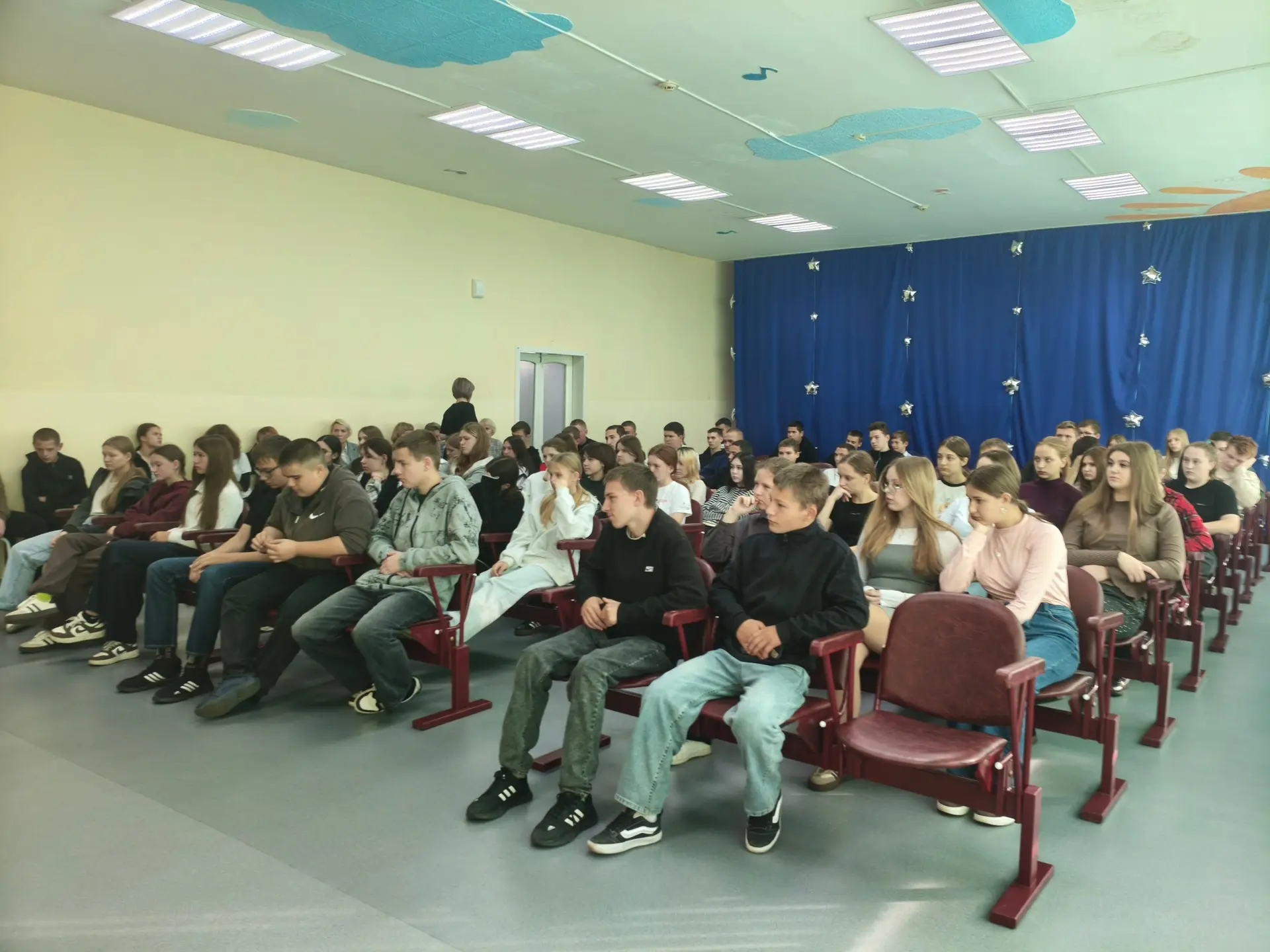 Молодёжный центр "Сибиряк" совместно с сотрудником подразделения по делам несовершеннол...