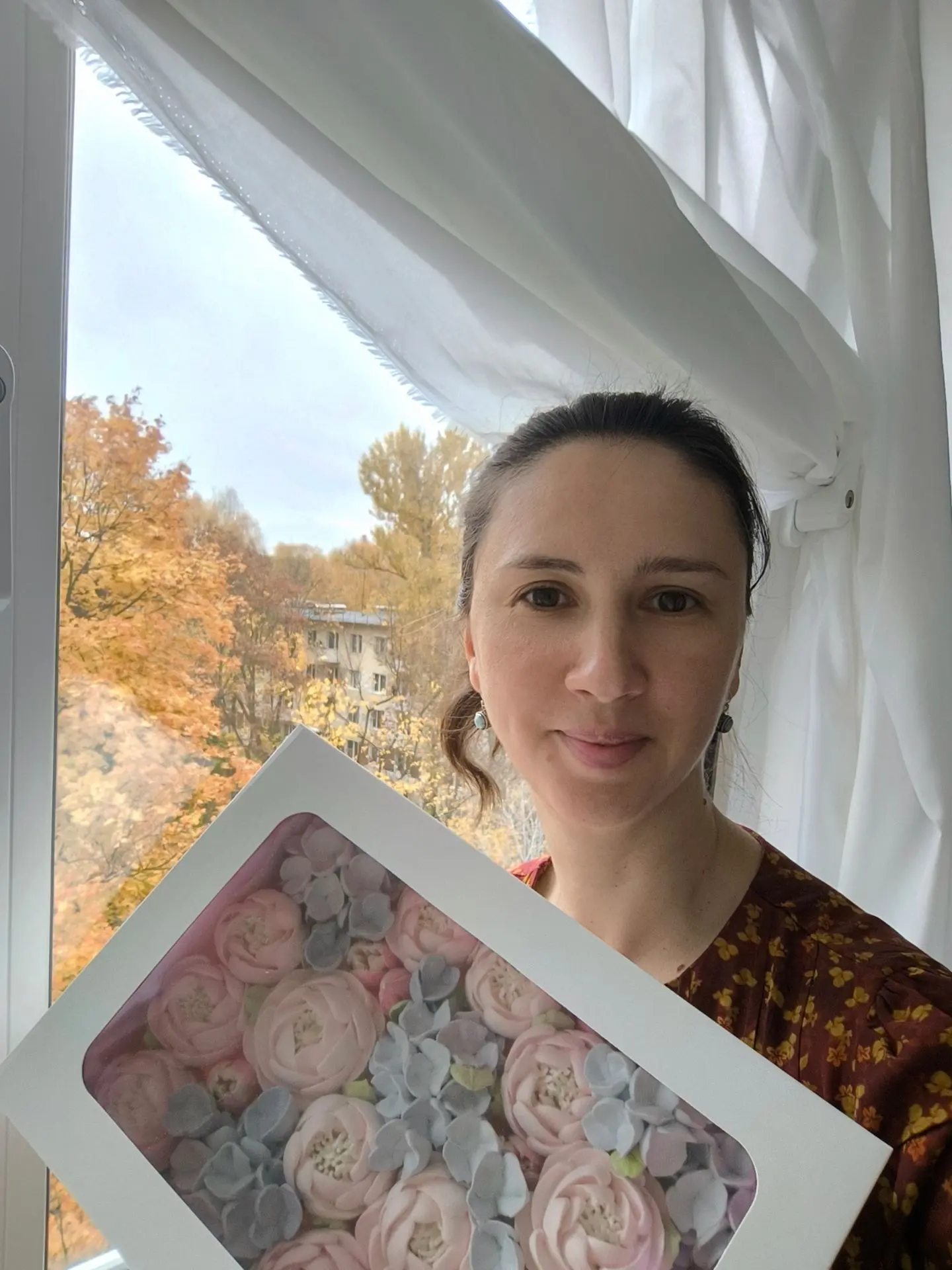 Собрала коробочку и надо бежать зефирить, а то скоро из школы прибегут парни🫶
