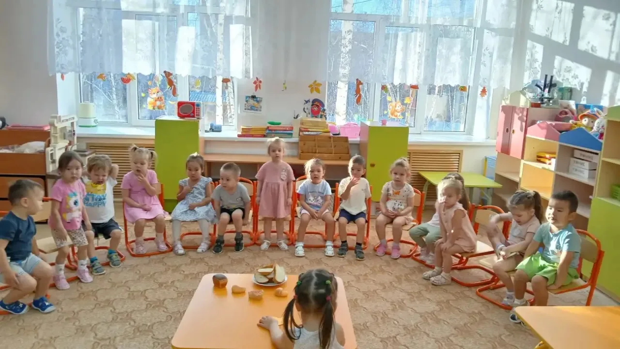 Во 2-й младшей группе прошло мероприятие «Откуда хлеб берётся». Цель — познакомить дете...