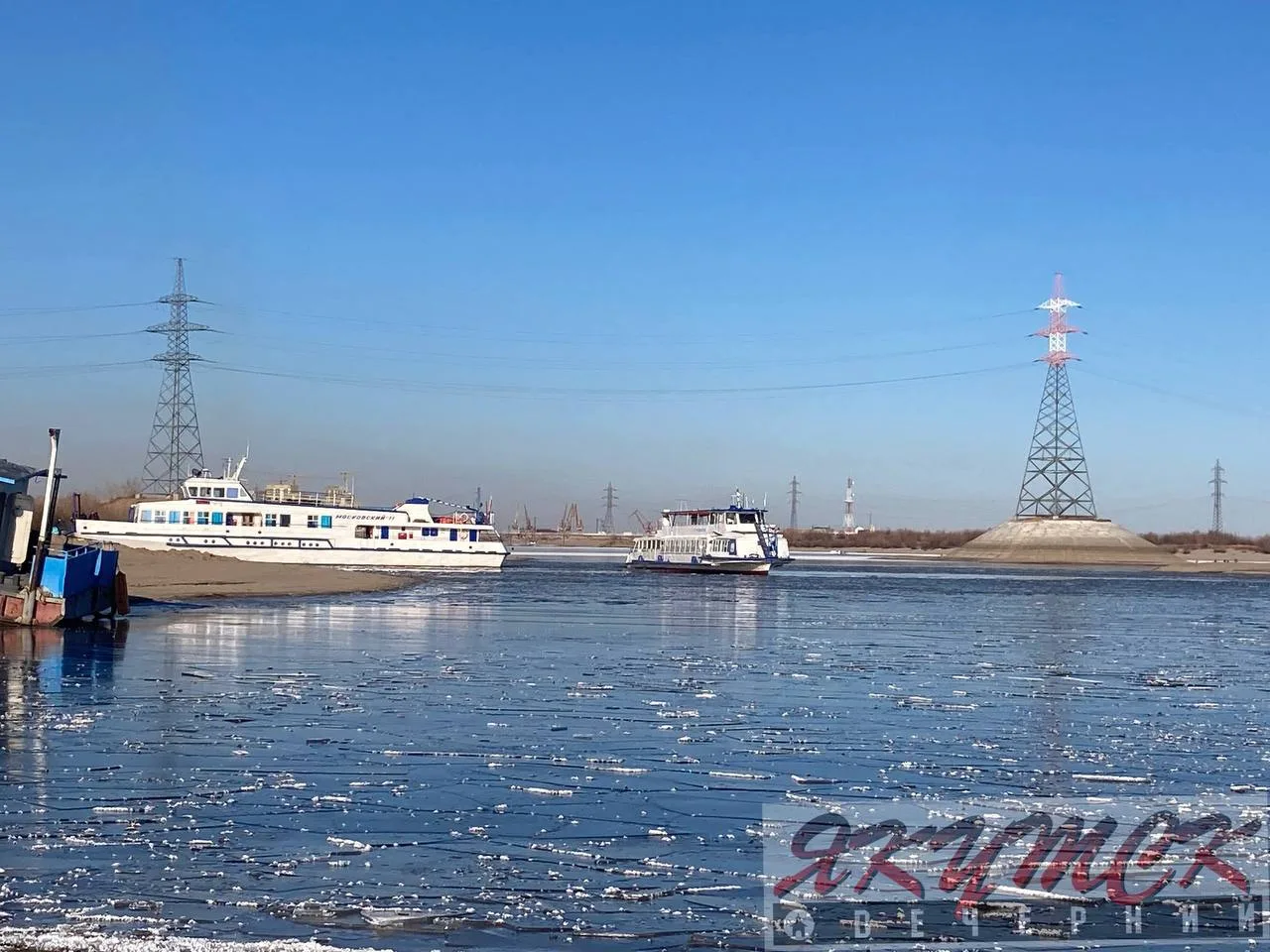 Теплоход «В. Рукавишников» все еще на дежурстве до 21 октября.