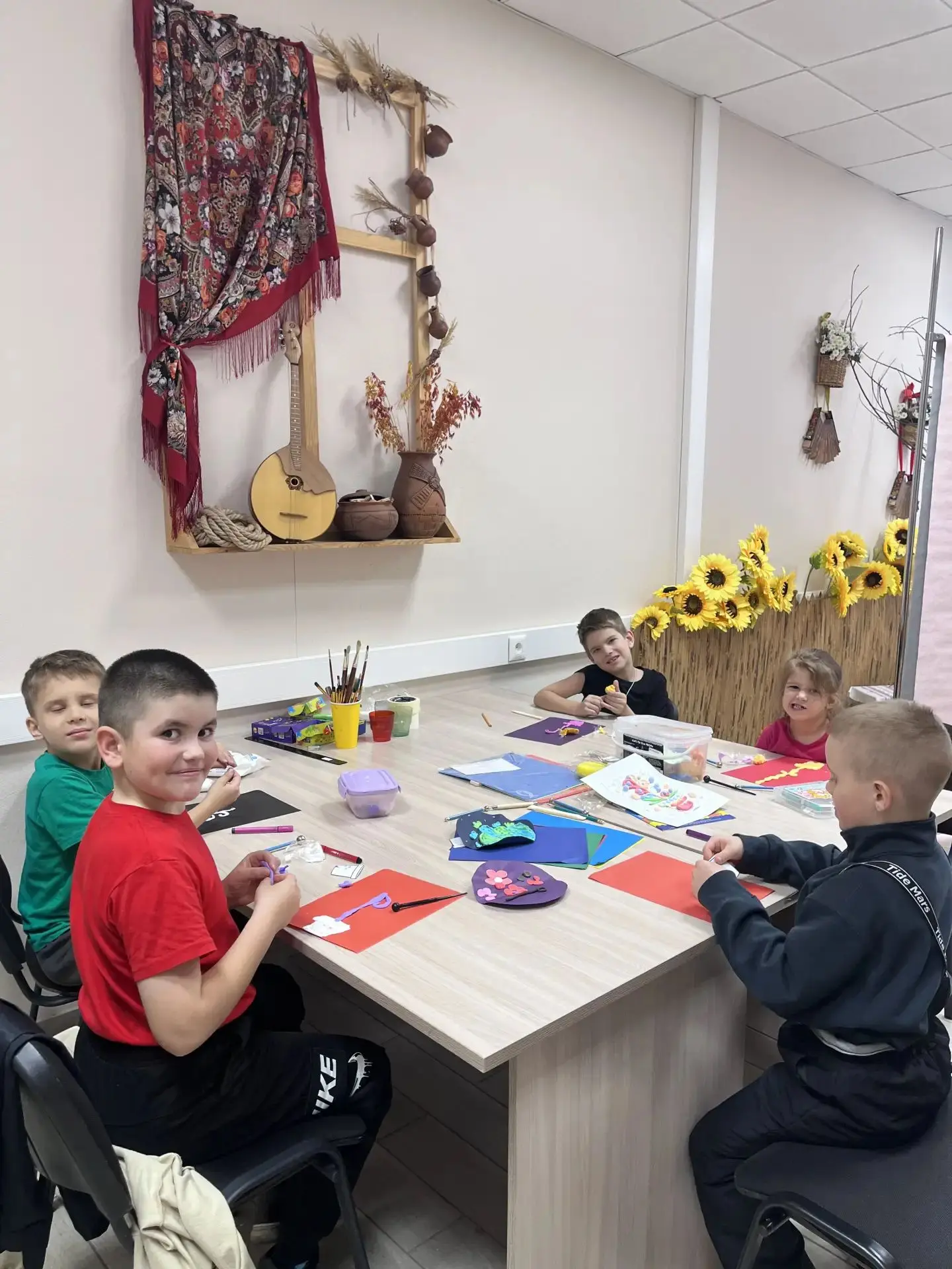 🌟 В студии "Гном и карандаш" Ребята лепили волшебные растения в горшках! 🌷🌸🌹