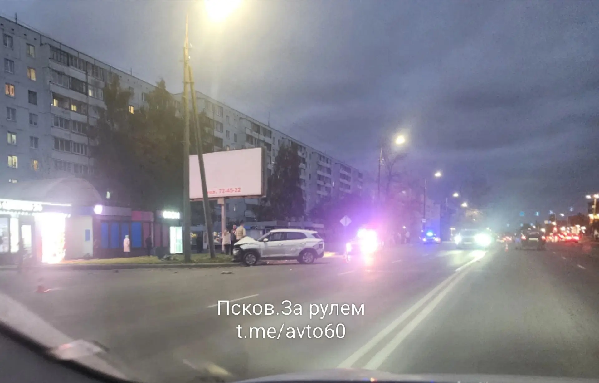 Несколько автомашин столкнулись на Рижском проспекте, напротив дома 57. Работает ДПС