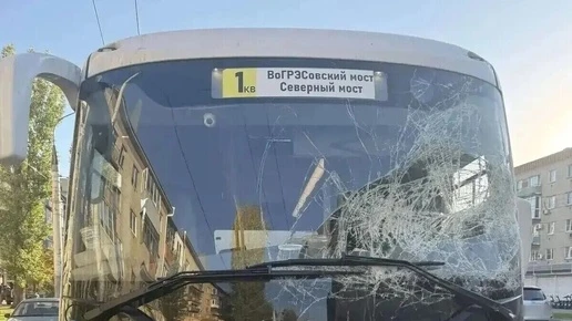 Малыш и 4 женщины пострадали в ДТП с автобусами в Воронеже