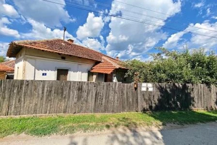 Сад или балкон? 🤔 В небольших городах Сербии как наша Кула три четверти домов - это ча...