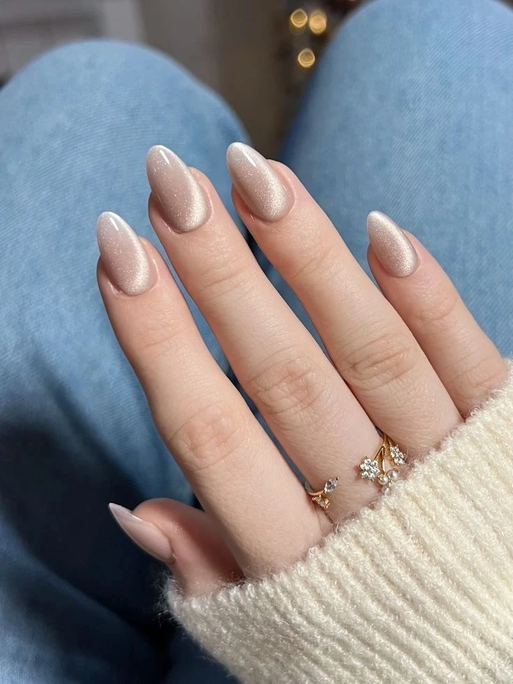 Нюдовые идеи маникюра с гелем кошачий глаз 😍