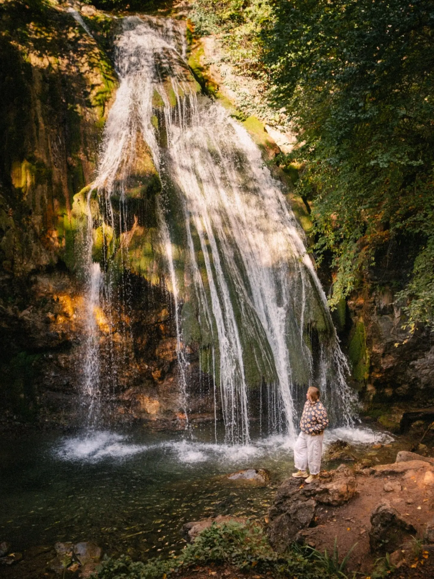 Осенний полноводный водопад Джур-Джур 💦🧡