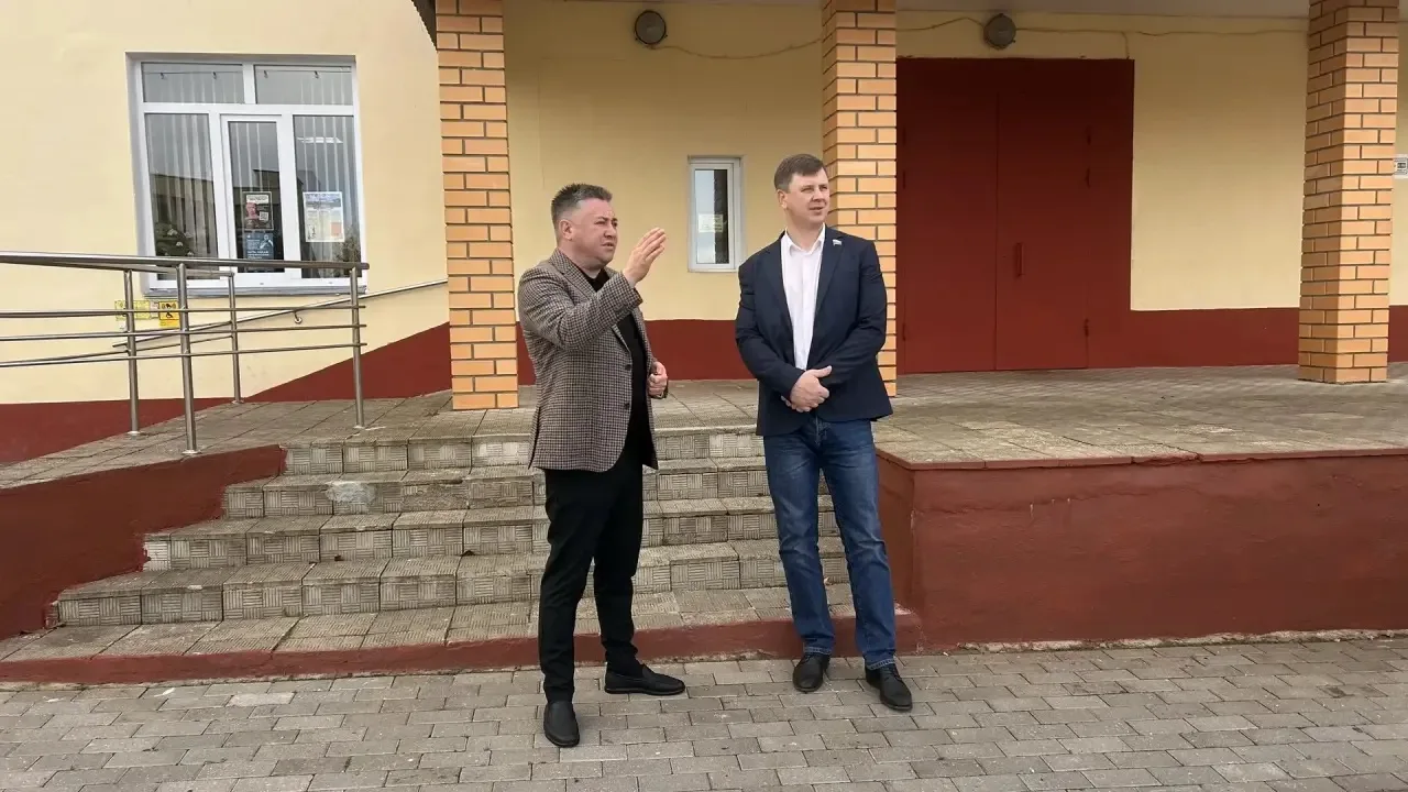 Духовщинский районный дом культуры - центр притяжения для жителей. Именно здесь происхо...