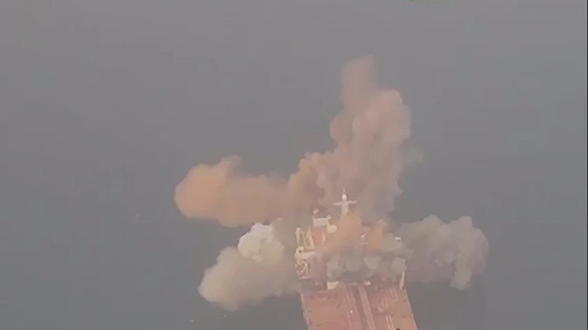 КСИР опубликовал два новых видео, как заявляется, с танкерами подорвавшимися на минах п...